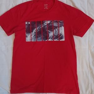 Men's Oakley "Big Wave" Large 100% Red & Blue Short Sleeve Cotton T-Shirt